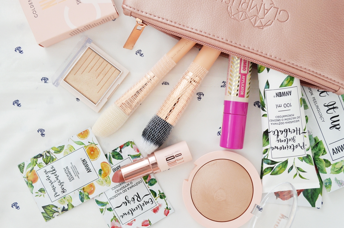 jak spakować kosmetyczkę na wyjazd rady puderek.com.pl